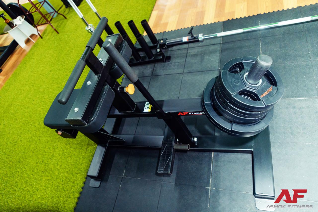 Adjustable bench station